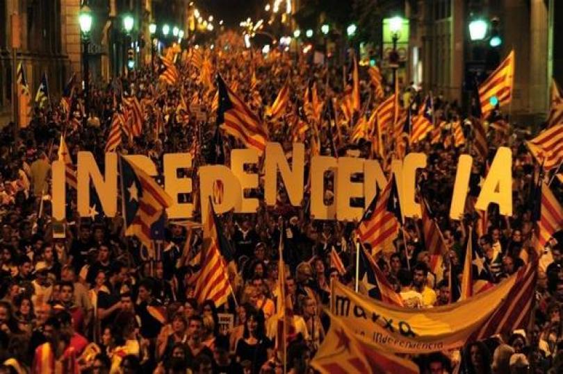 مئات الشركات تغادر إقليم كتالونيا بعد إعلان الاستقلال